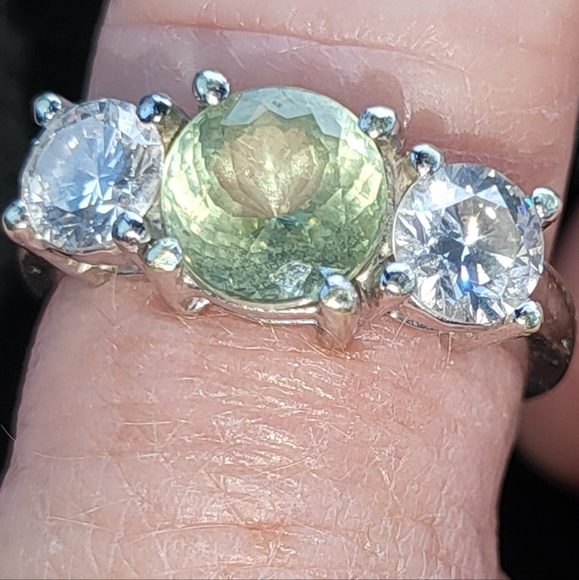 3 STONE RING,/2 Diamonds GIA Cert, & 1 ALEXANDRITE Gem in the middle of diamonds - Picture 3 of 9